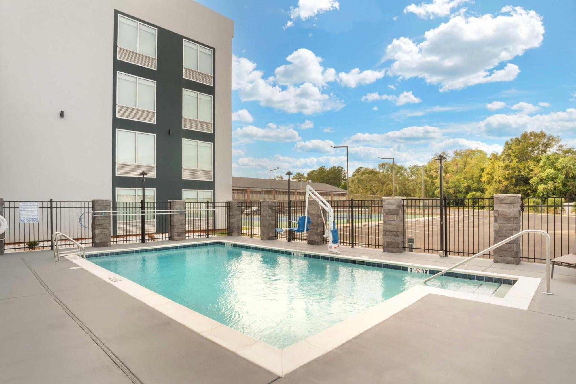Best Western Plus Mobile Inn And Suites エクステリア 写真